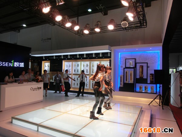 主持人與現場觀眾互動游戲