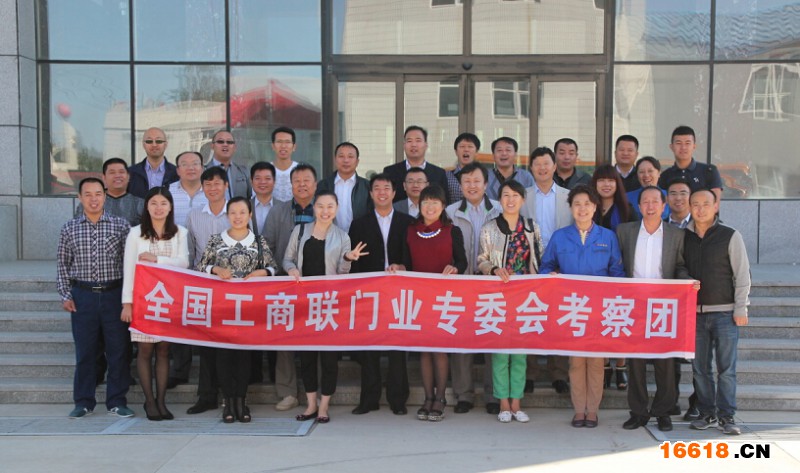 考察團抵達三和木業