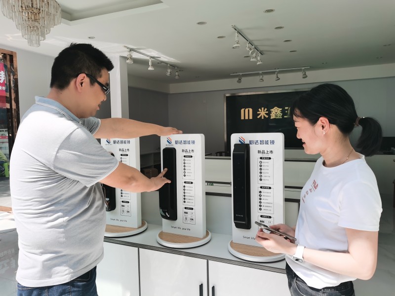 此圖放在體現必達人貼心服務 無私奉獻那段后