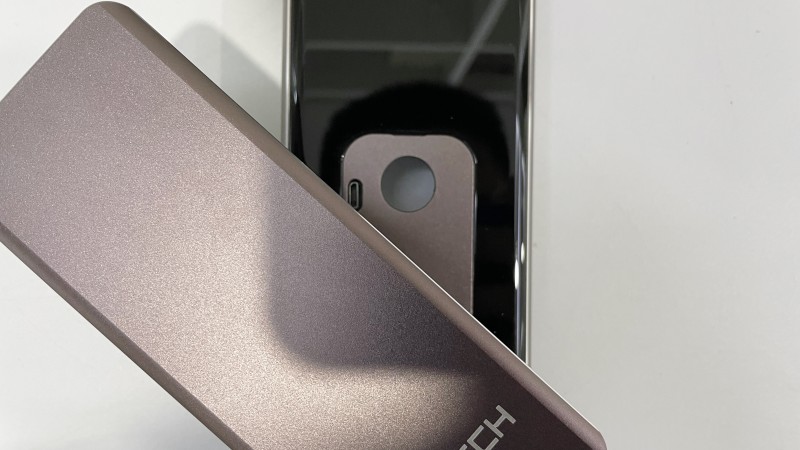 13機械鑰匙孔和應急充電接口